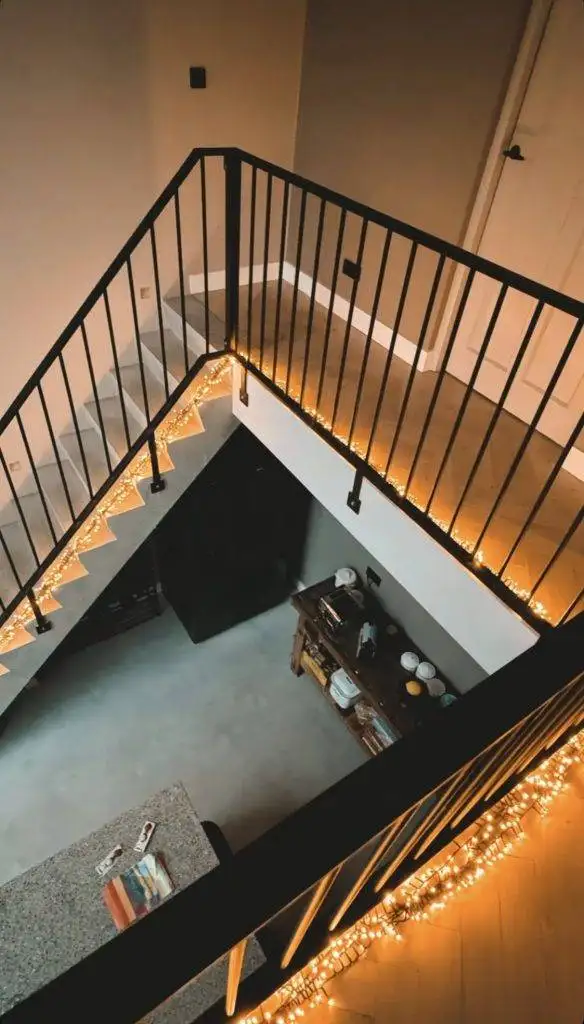 Stalen balustrade voor binnen met een slanke spijlenverdeling
