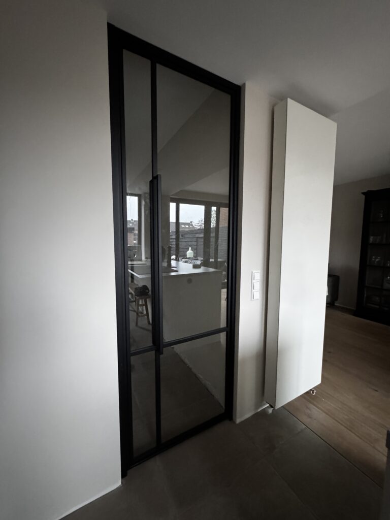 Waar moet je op letten bij maatwerk in staal voor je woning?