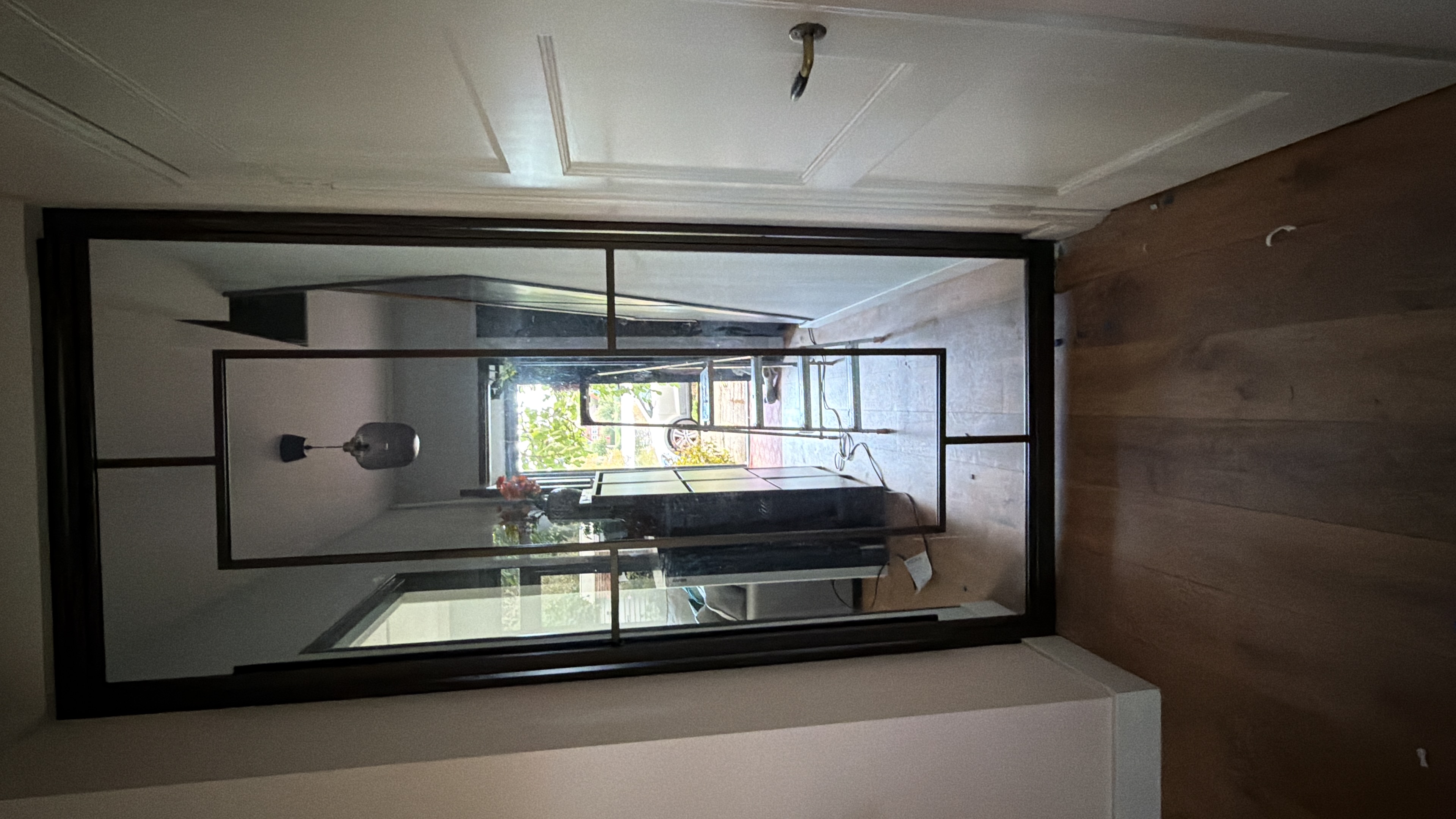 Deurkozijn op maat Anonic Brown corrigeert scheve muren, project Alblasserdam