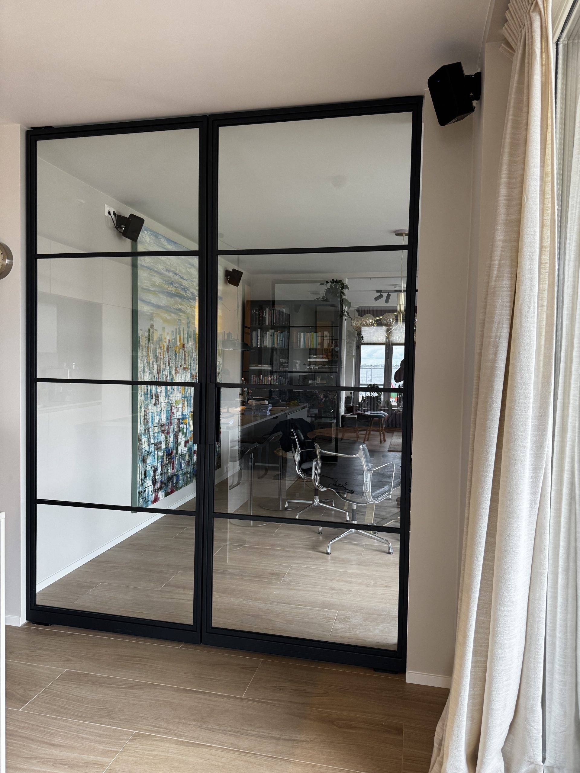 Stalen taatsdeur in RAL 7021 in Amsterdam