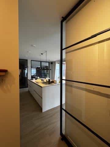 Stalen taatsdeur in RAL 7021 in Amsterdam