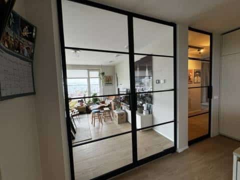Stalen taatsdeur in RAL 7021 in Amsterdam