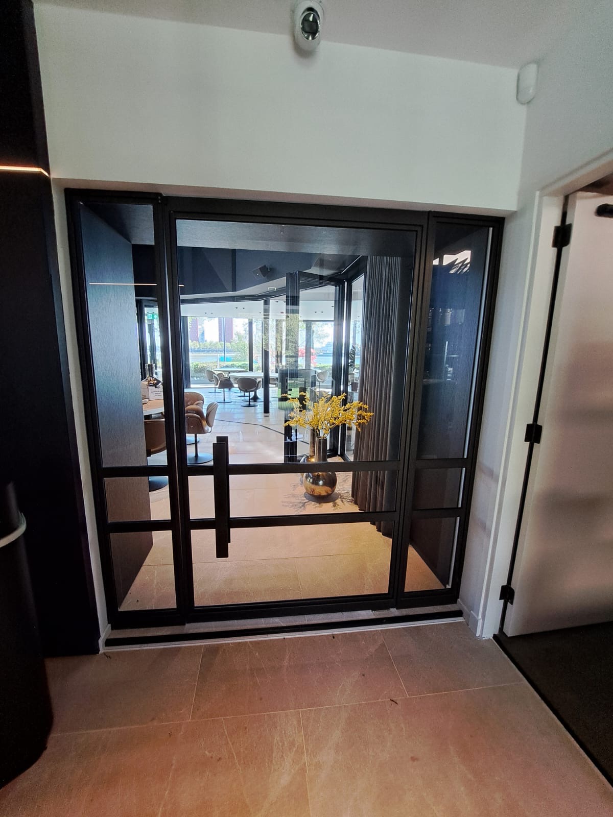 Stalen taatsdeuren en elektrische schuifdeur voor Restaurant Parkheuvel in Rotterdam