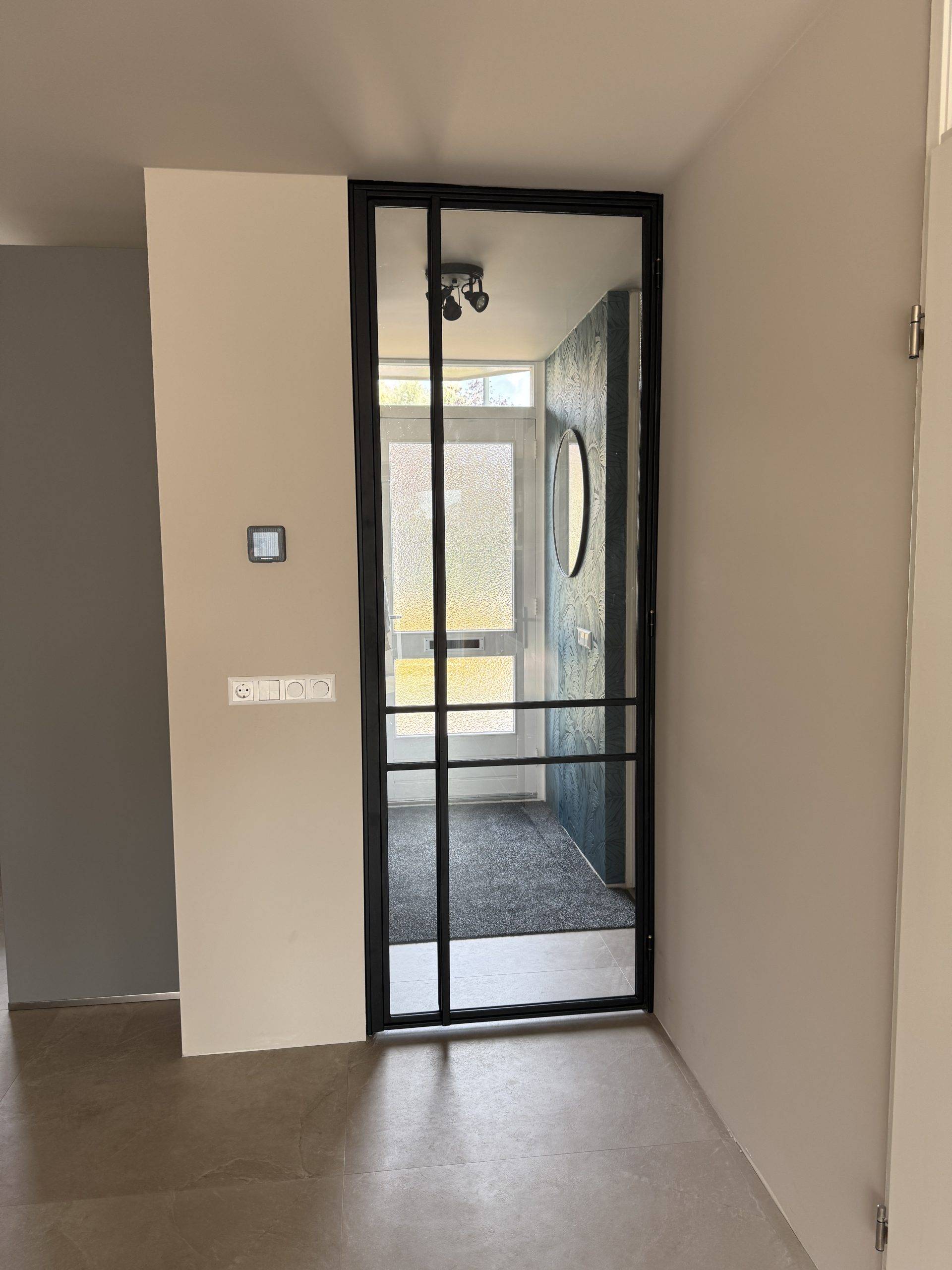 Stalen scharnierdeur Hardinxveld-Giessendam – strak maatwerk in RAL 9005