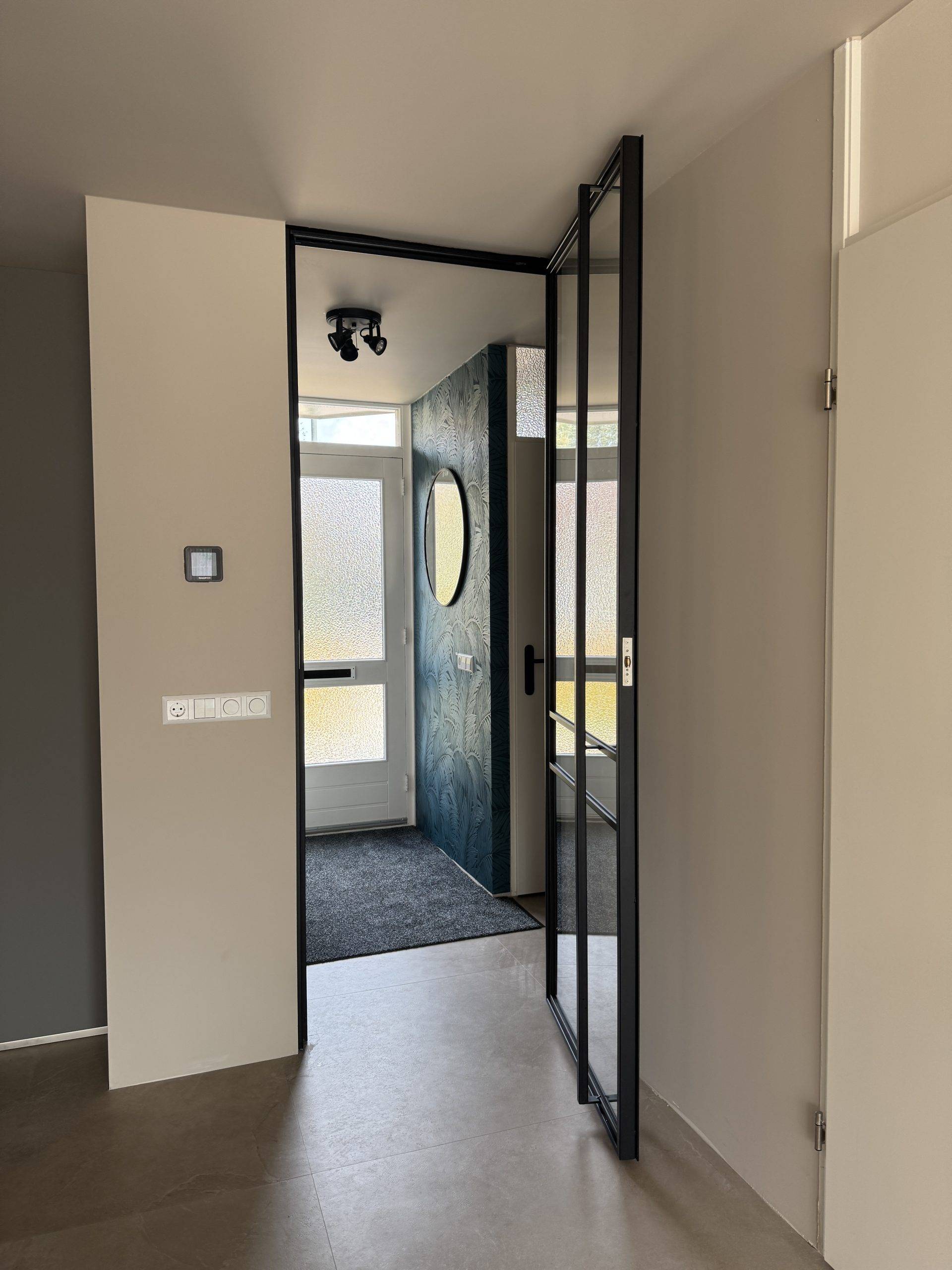 Enkele stalen deur met veiligheidsglas - Hardinxveld