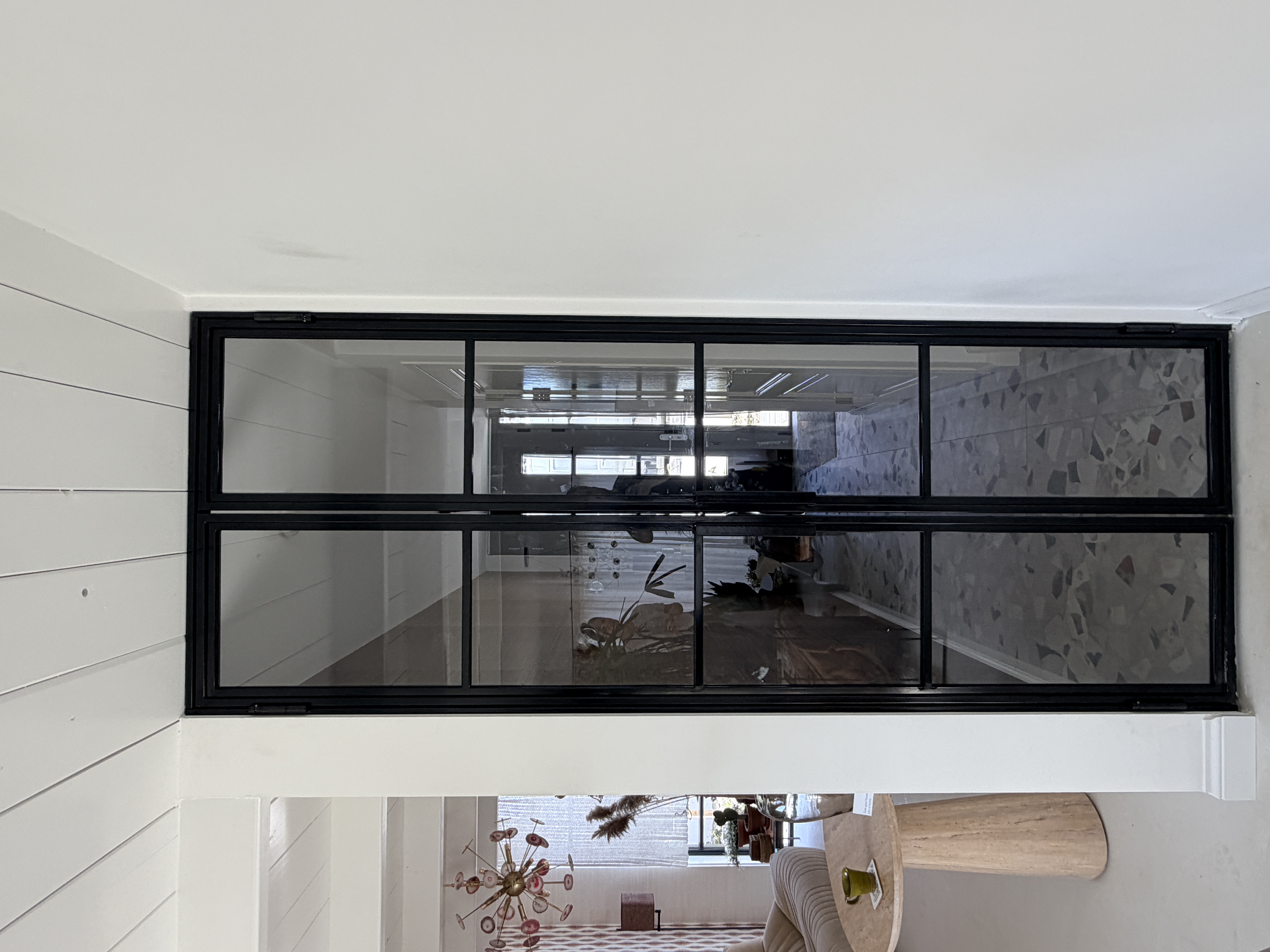 Interieurzicht op dubbele stalen binnendeur Puttershoek met softclose scharnieren en magneetsluiting