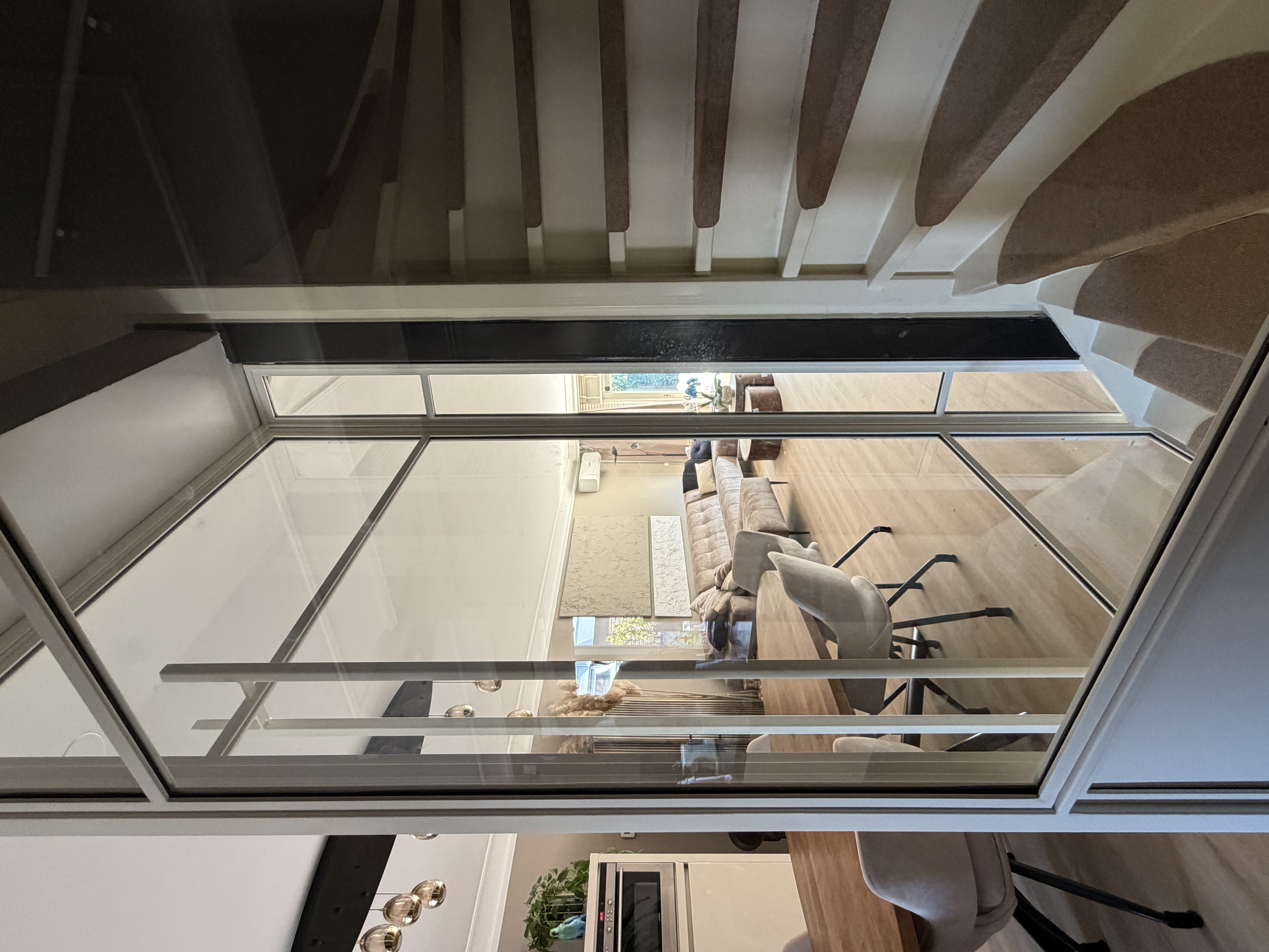 Aansluiting van de trapombouw op bestaande muur en plafond, Schiedam