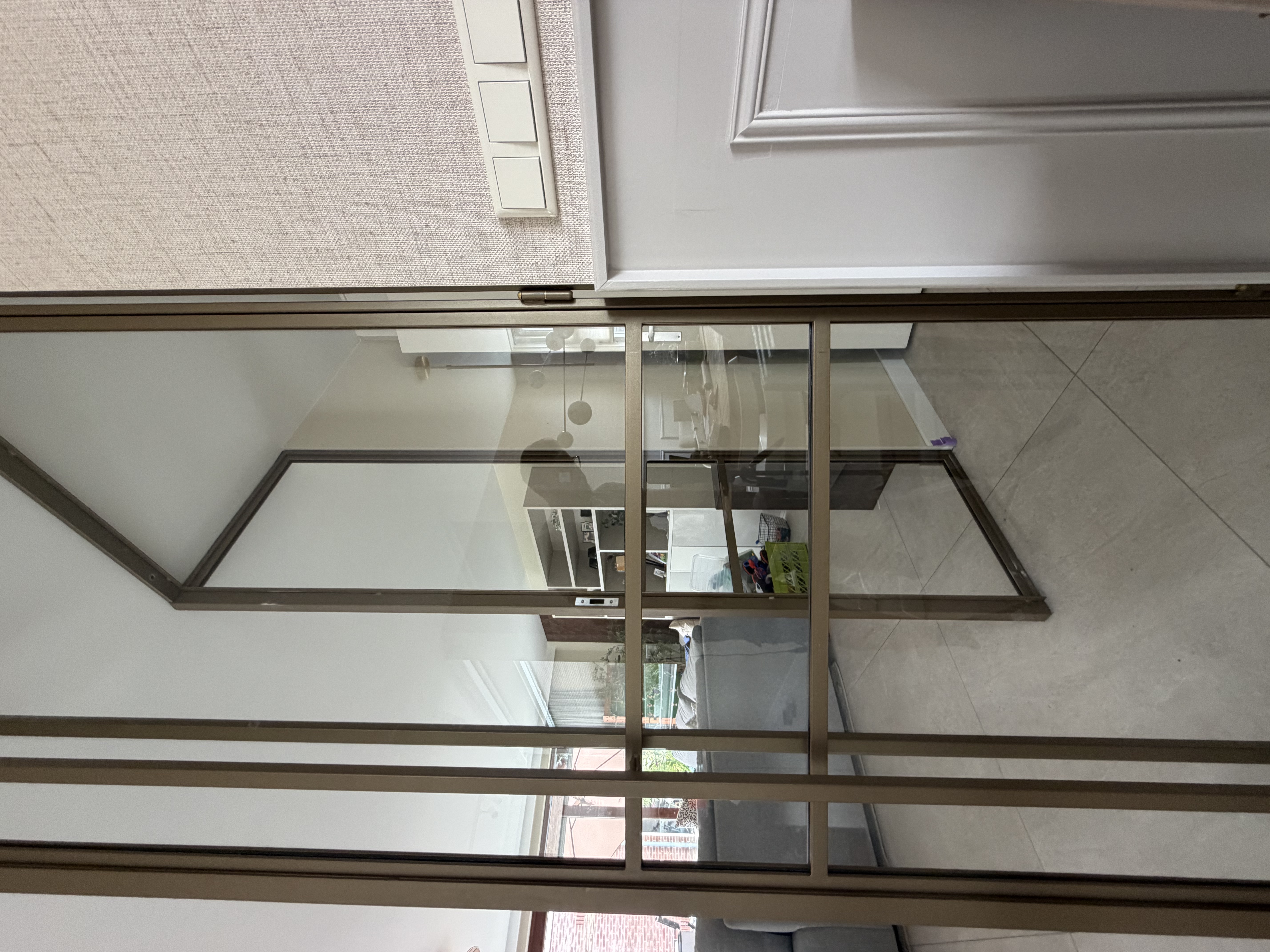 Stalen scharnierdeur Medium Brons met zijlicht, Alblasserdam — detail profiel en coating
