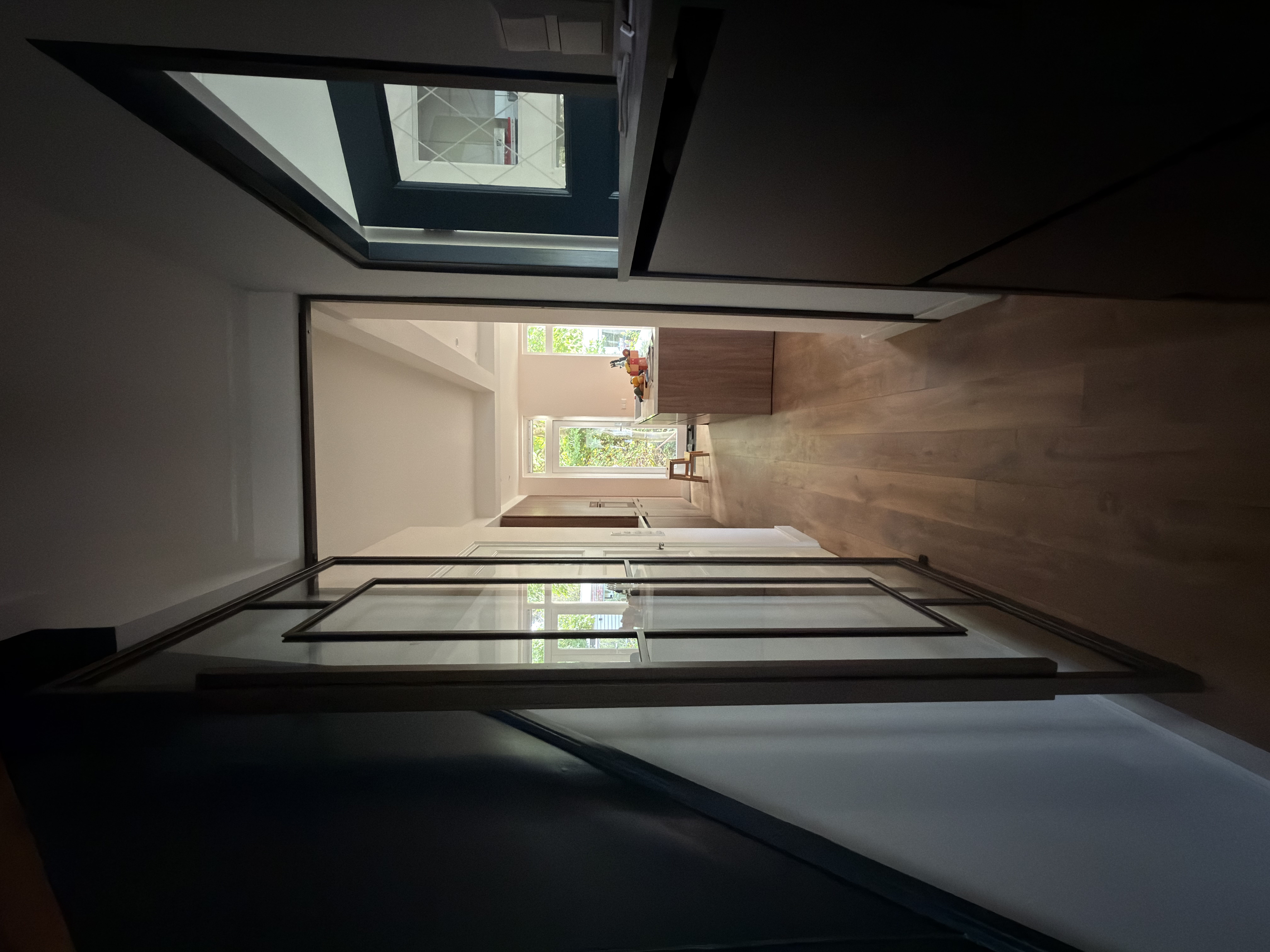 Heldere glasvulling in Anonic Brown stalen taatsdeur geplaatst in Alblasserdam