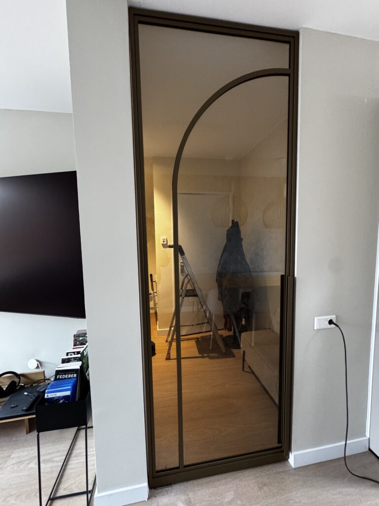 Stalen taatsdeur in Leiden