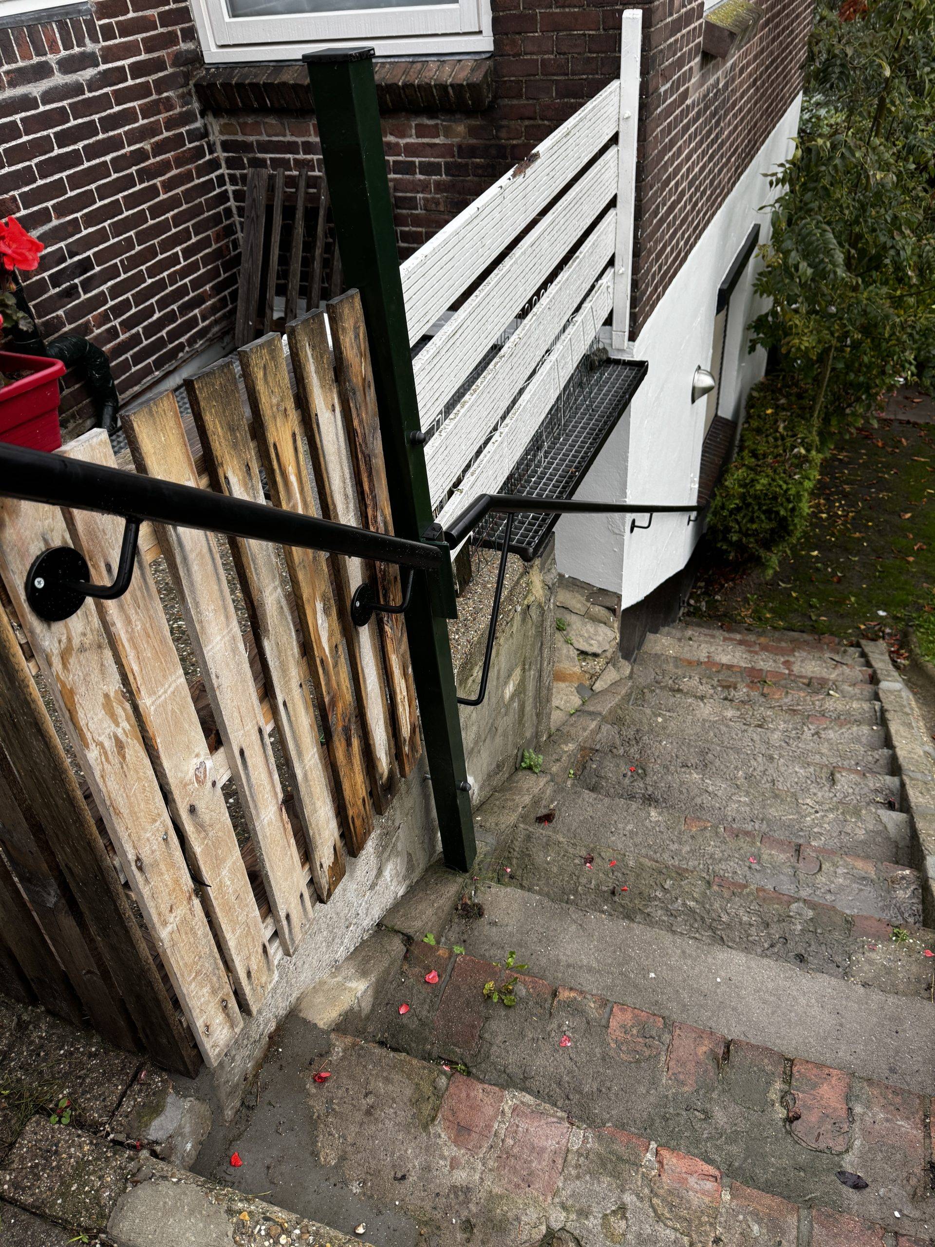 Stalen buitenleuning van ronde buis – Papendrecht